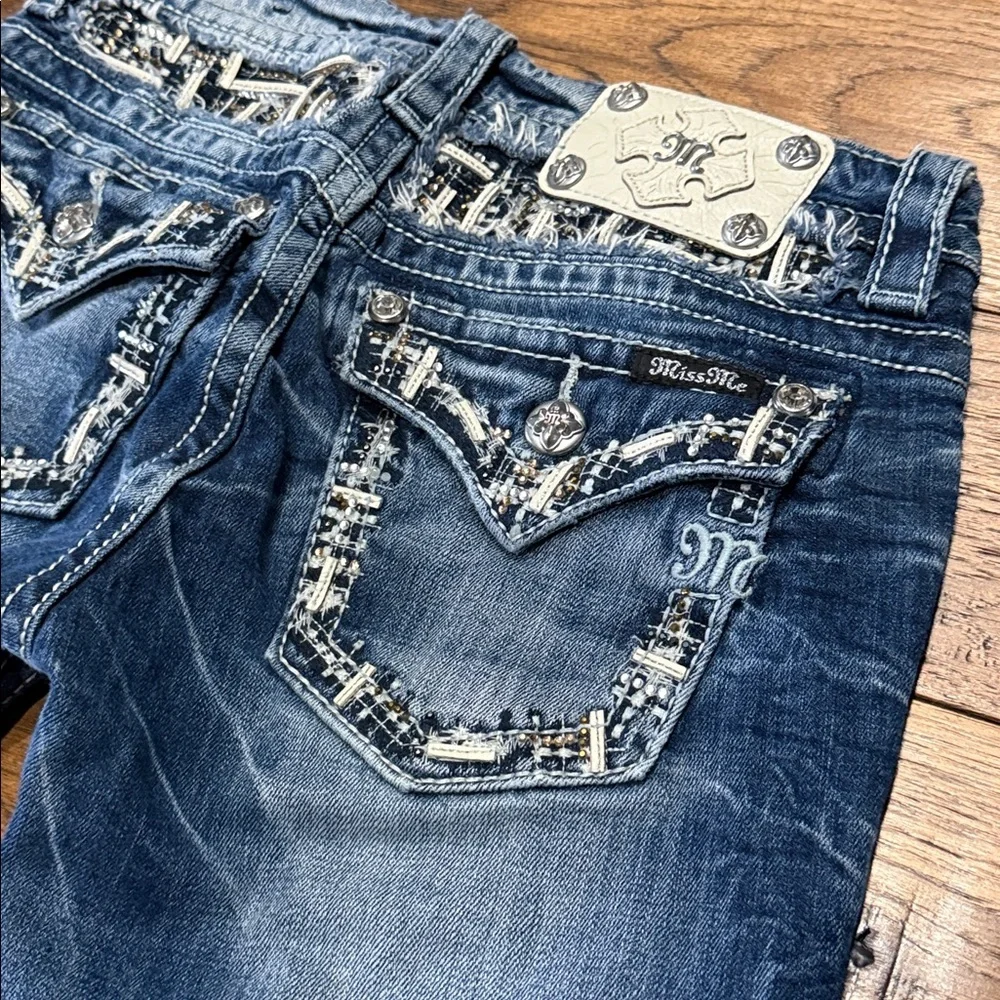 Mid Rise Boot Cut Jeans Flap Back Pockets Embroidered Studded Miss Me Women's 27